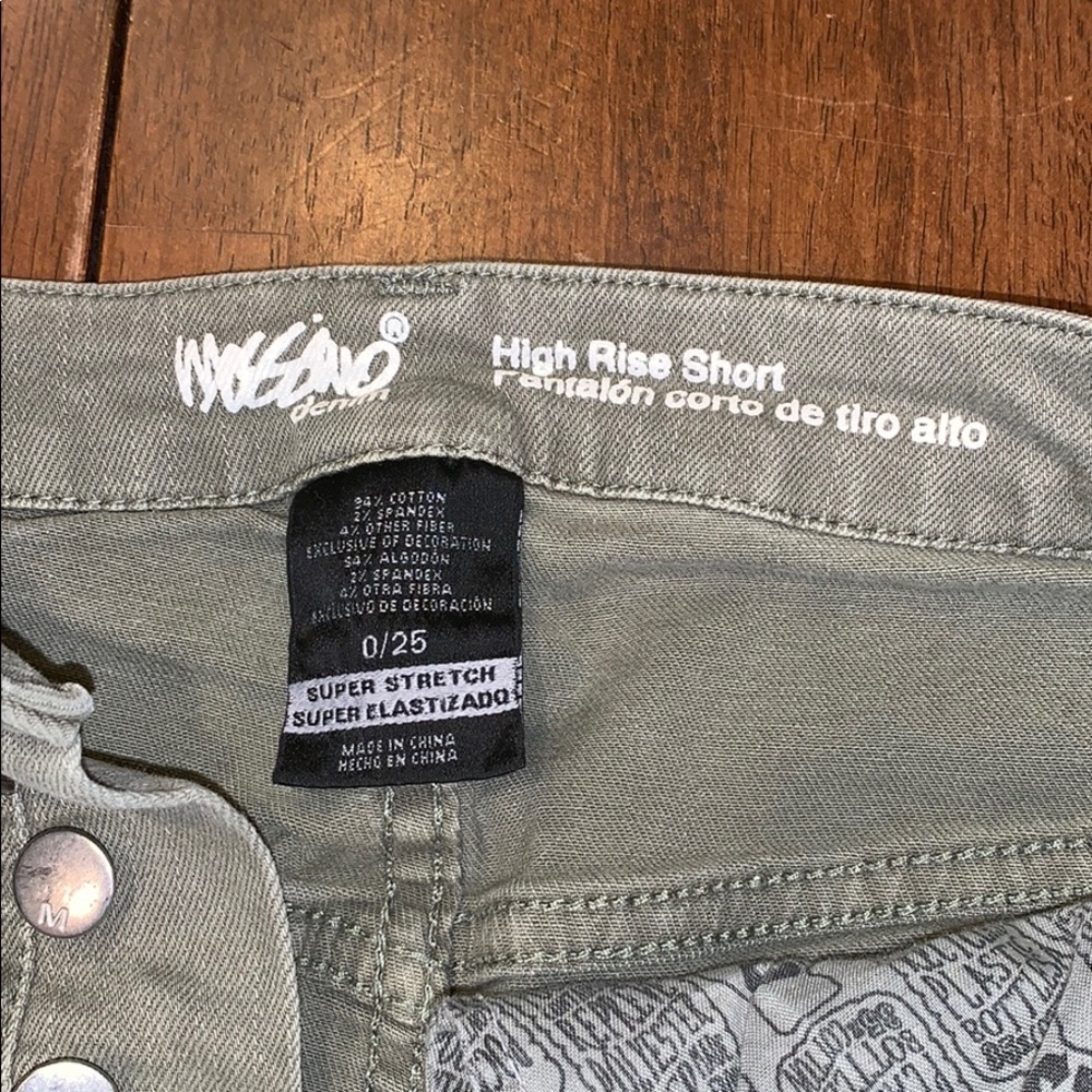 Shorts - Picture 4 of 4